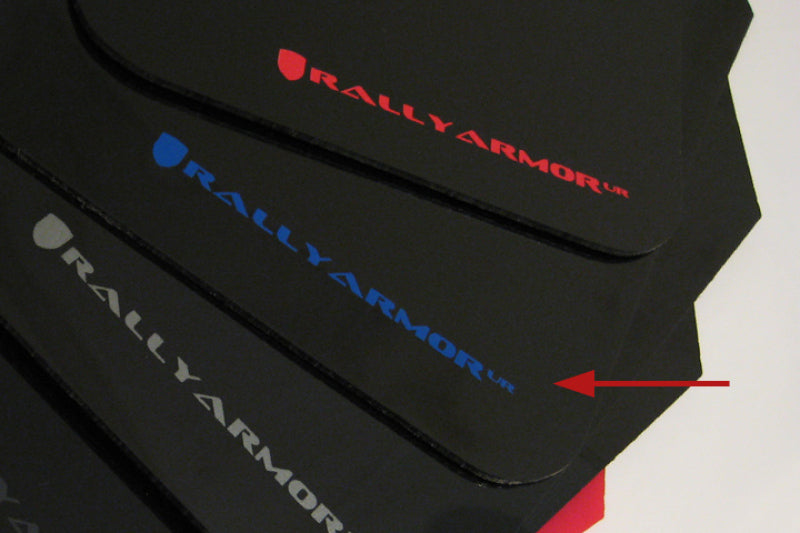 Rally Armor 02–07 Subaru WRX/STI/RS/2.5i (Kombis erforderlich) Schwarzer UR-Schmutzfänger mit blauem Logo
