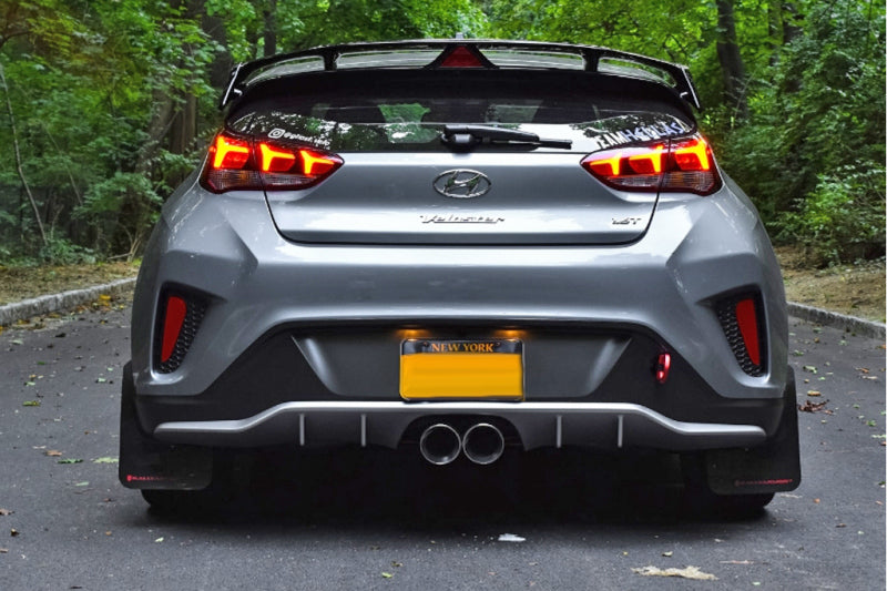 Rally Armor 19–21 Hyundai Veloster Turbo/2.0/R-Spec Schwarzer UR-Schmutzfänger mit dunkelgrauem Logo