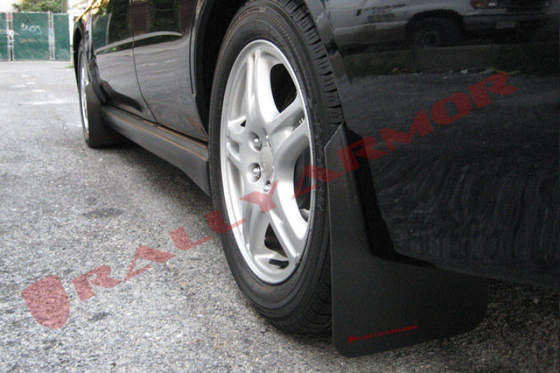 Rally Armor 02–07 Subaru WRX/STI/RS/2.5i (Kombis erforderlich) – einfacher schwarzer Schmutzfänger mit rotem Logo