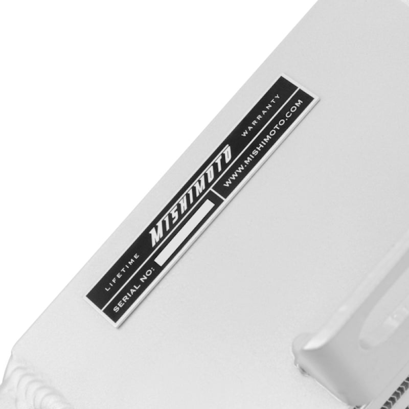 Mishimoto Subaru 02–07 WRX/04–07 STi Top-Mount-Ladeluftkühler-Kit – pulverbeschichtete silberne und blaue Schläuche