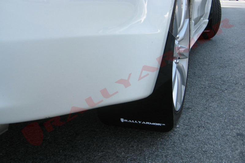 Rally Armor 07–17 Mitsubishi Lancer Schwarzer UR-Schmutzfänger mit weißem Logo