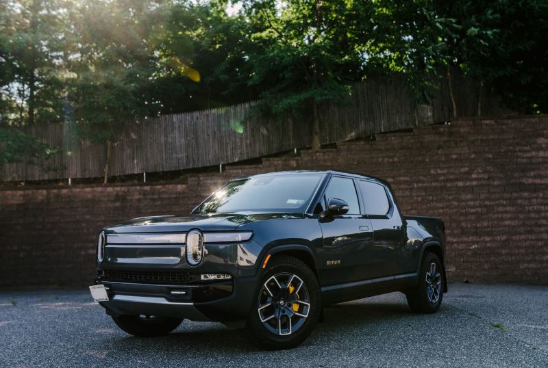 Rally Armor 22-25 Rivian R1T Schwarzer UR-Schmutzfänger mit weißem Logo