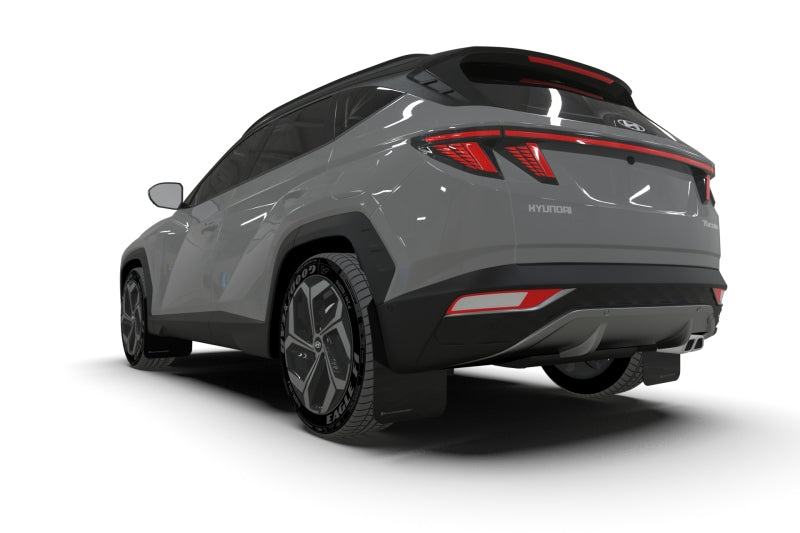 Rally Armor 22–24 Hyundai Tucson, schwarzer UR-Schmutzfänger mit weißem Logo