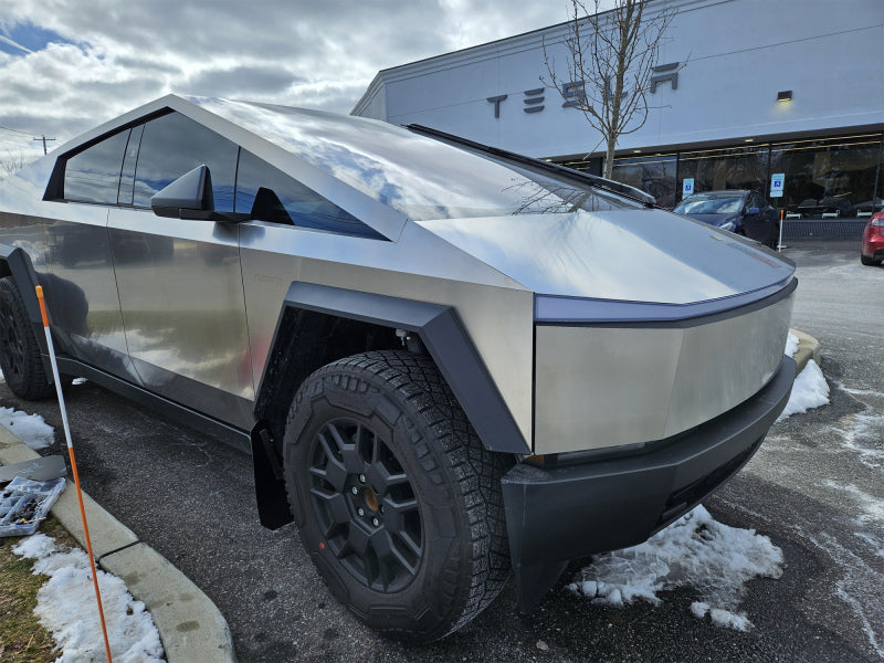 Rally Armor 24–25 Tesla Cybertruck Schwarz UR Schmutzfänger Metallic Schwarzes Logo