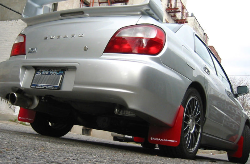 Rally Armor 02–07 Subaru WRX/STI/RS/2.5i (Kombis erforderlich) Roter UR-Schmutzfänger mit weißem Logo
