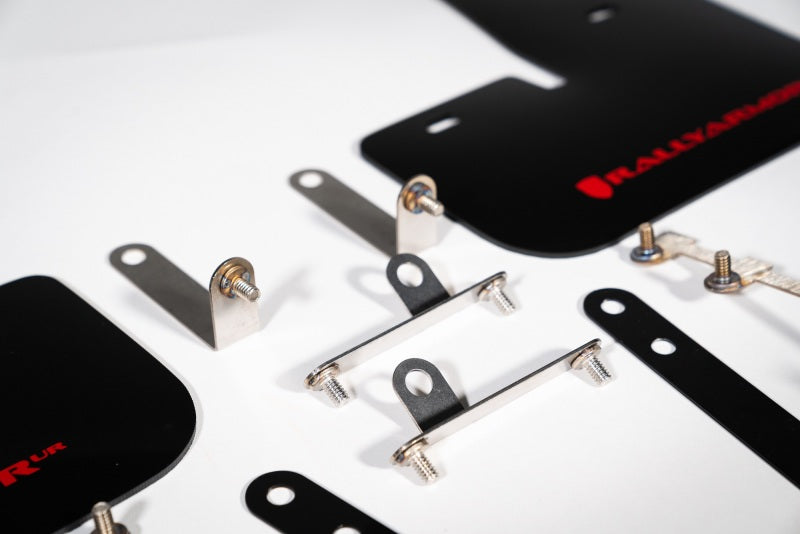 Rally Armor 23–25 Toyota GR Corolla, schwarzer UR-Schmutzfänger mit rotem Logo