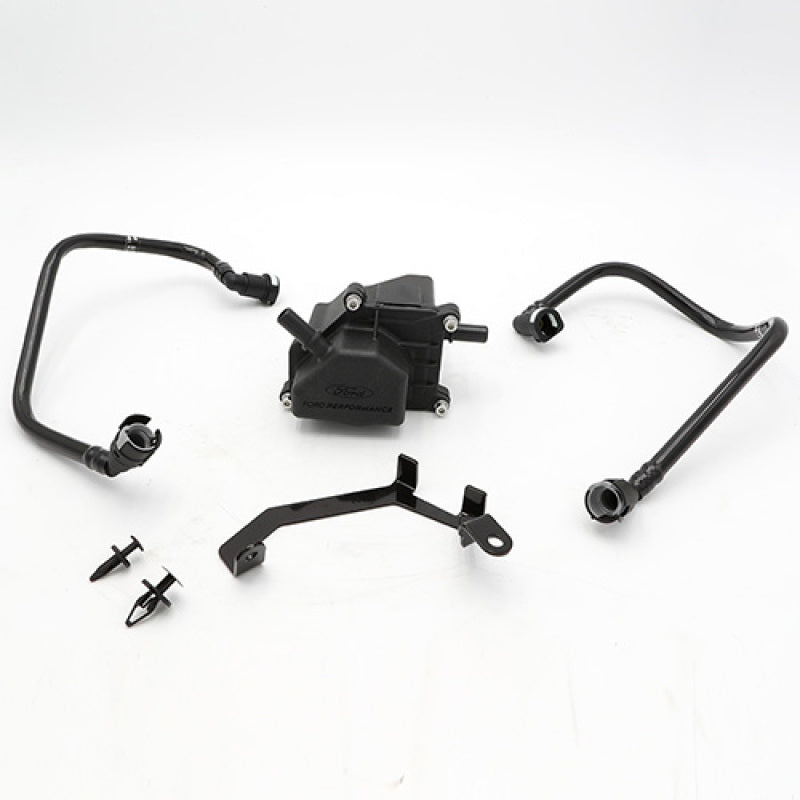 Ford Racing 15-18 Mustang 2.3L EcoBoost Öl-Luft-Abscheider links
