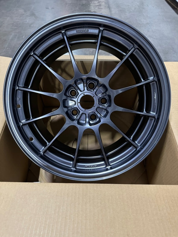 Enkei NT03+M 18x9,5 5x114,3 40 mm Offset 72,6 mm Bohrung Gunmetal-Rad