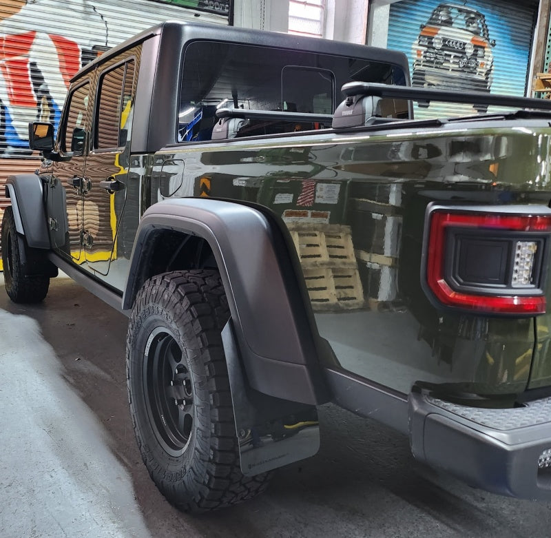 
                      
                        Rally Armor 19-24 Jeep JT Gladiator (Mojave/Rubicon) Schwarzer Schmutzfänger mit metallisch schwarzem Logo
                      
                    