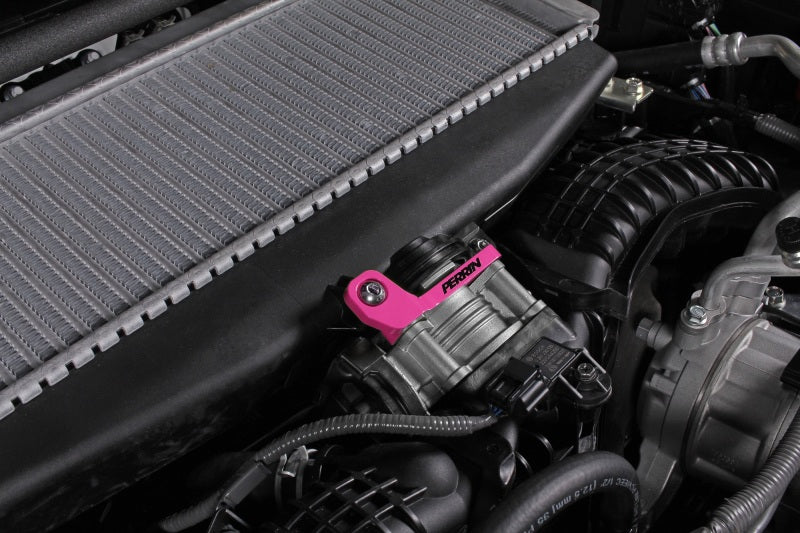 
                      
                        PERRIN 2022+ Subaru WRX/19-23 Ascent/Legacy/Outback Top Mount Ladeluftkühlerhalterung - Hyper Pink
                      
                    