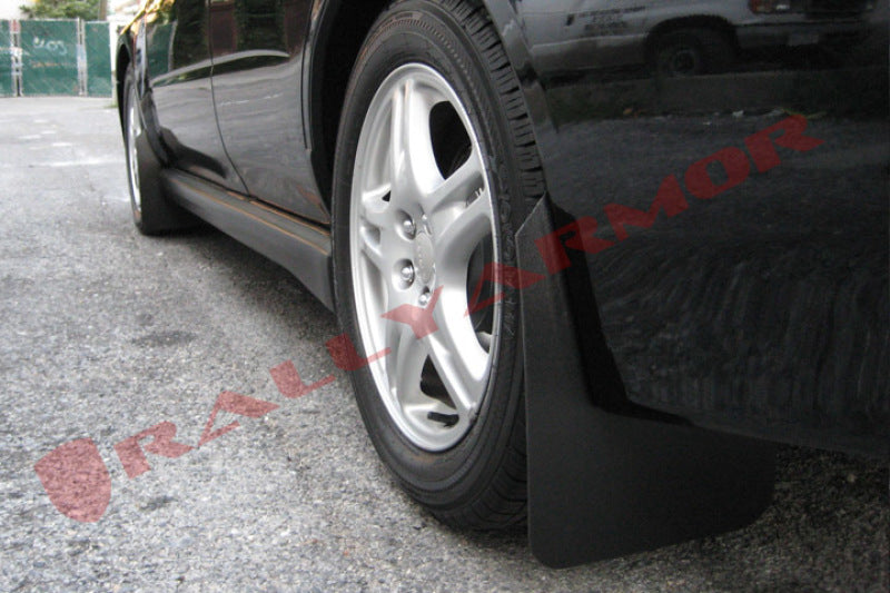 Rally Armor 02–07 Subaru WRX/STI/RS/2.5i (Kombis erforderlich) – einfacher schwarzer Schmutzfänger mit schwarzem Logo