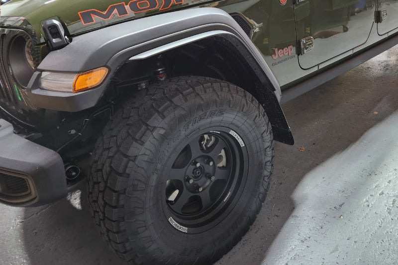 
                      
                        Rally Armor 19-24 Jeep JT Gladiator (Mojave/Rubicon) Schwarzer Schmutzfänger mit metallisch schwarzem Logo
                      
                    