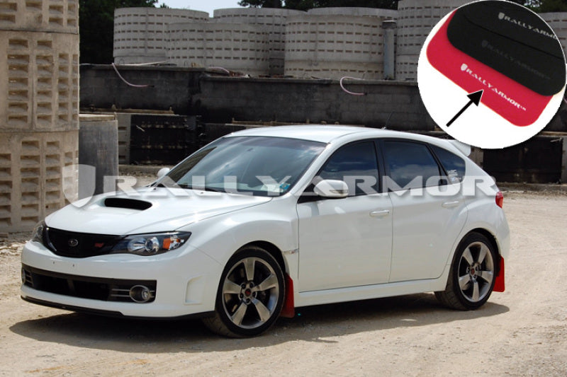 Rally Armor 08-11 Subaru STI (nur Hatch) / 11-14 WRX (nur Hatch) Roter UR-Schmutzfänger mit weißem Logo