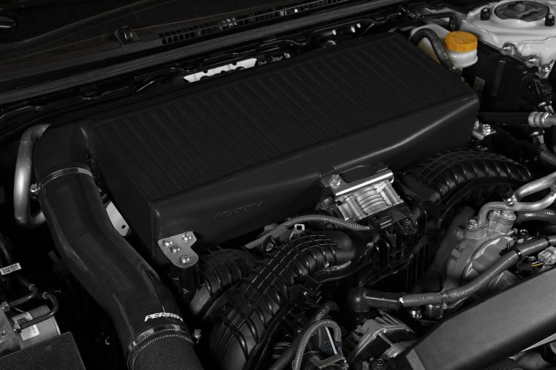 
                      
                        PERRIN 22-23 Subaru WRX Top Mount Ladeluftkühler (TMIC) - Schwarz
                      
                    