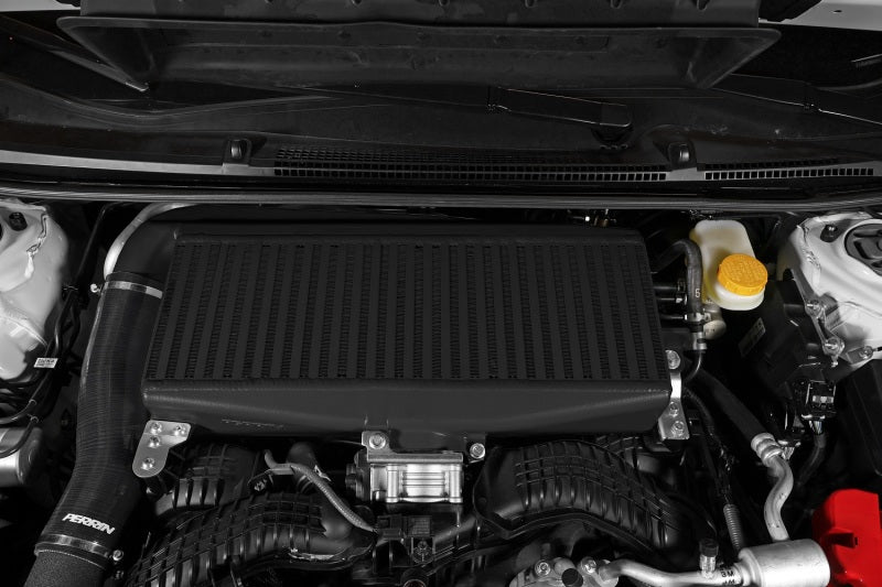 
                      
                        PERRIN 22-23 Subaru WRX Top Mount Ladeluftkühler (TMIC) - Schwarz
                      
                    