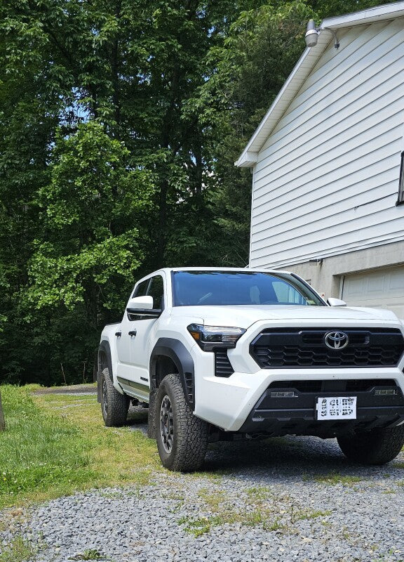 
                      
                        Rally Armor 24–25 Toyota Tacoma Gen 4 Schwarzer UR-Schmutzfänger mit rotem Logo
                      
                    