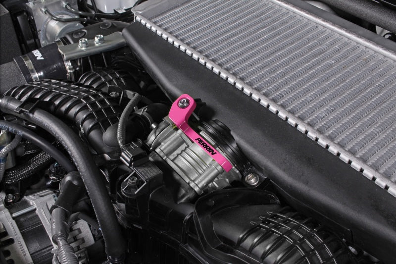 
                      
                        PERRIN 2022+ Subaru WRX/19-23 Ascent/Legacy/Outback Top Mount Ladeluftkühlerhalterung - Hyper Pink
                      
                    