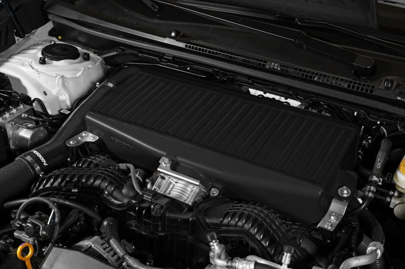 
                      
                        PERRIN 22-23 Subaru WRX Top Mount Ladeluftkühler (TMIC) - Schwarz
                      
                    